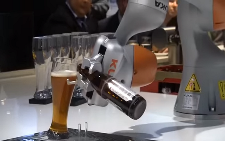 Robot met tap skills Robot met tap skills